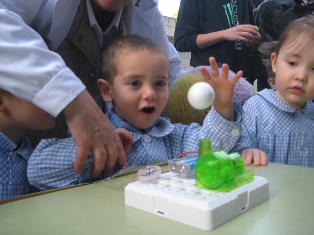 Alumnos de 4º ESO y 1º Bachiller realizan el Proyecto Menuda Ciencia