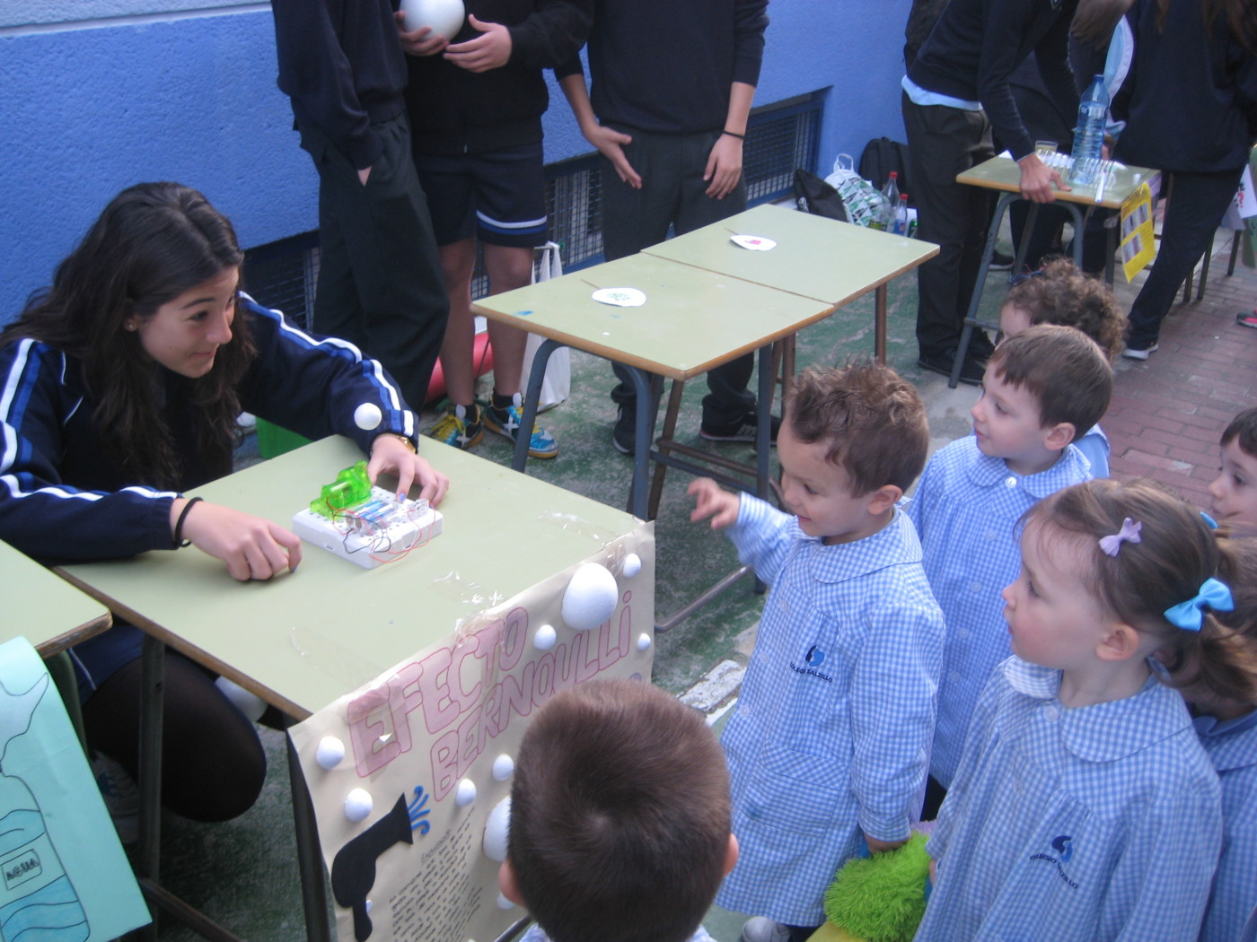 Alumnos de 4º ESO y 1º Bachiller realizan el Proyecto Menuda Ciencia