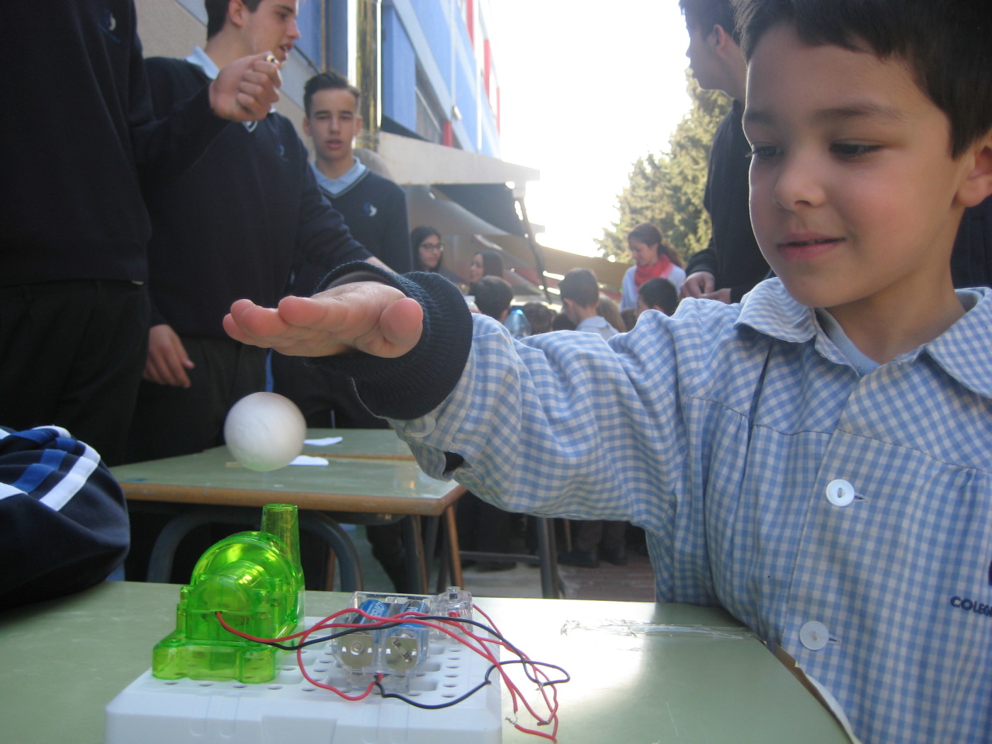 Alumnos de 4º ESO y 1º Bachiller realizan el Proyecto Menuda Ciencia