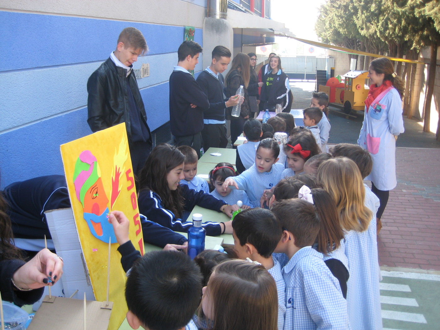 Alumnos de 4º ESO y 1º Bachiller realizan el Proyecto Menuda Ciencia