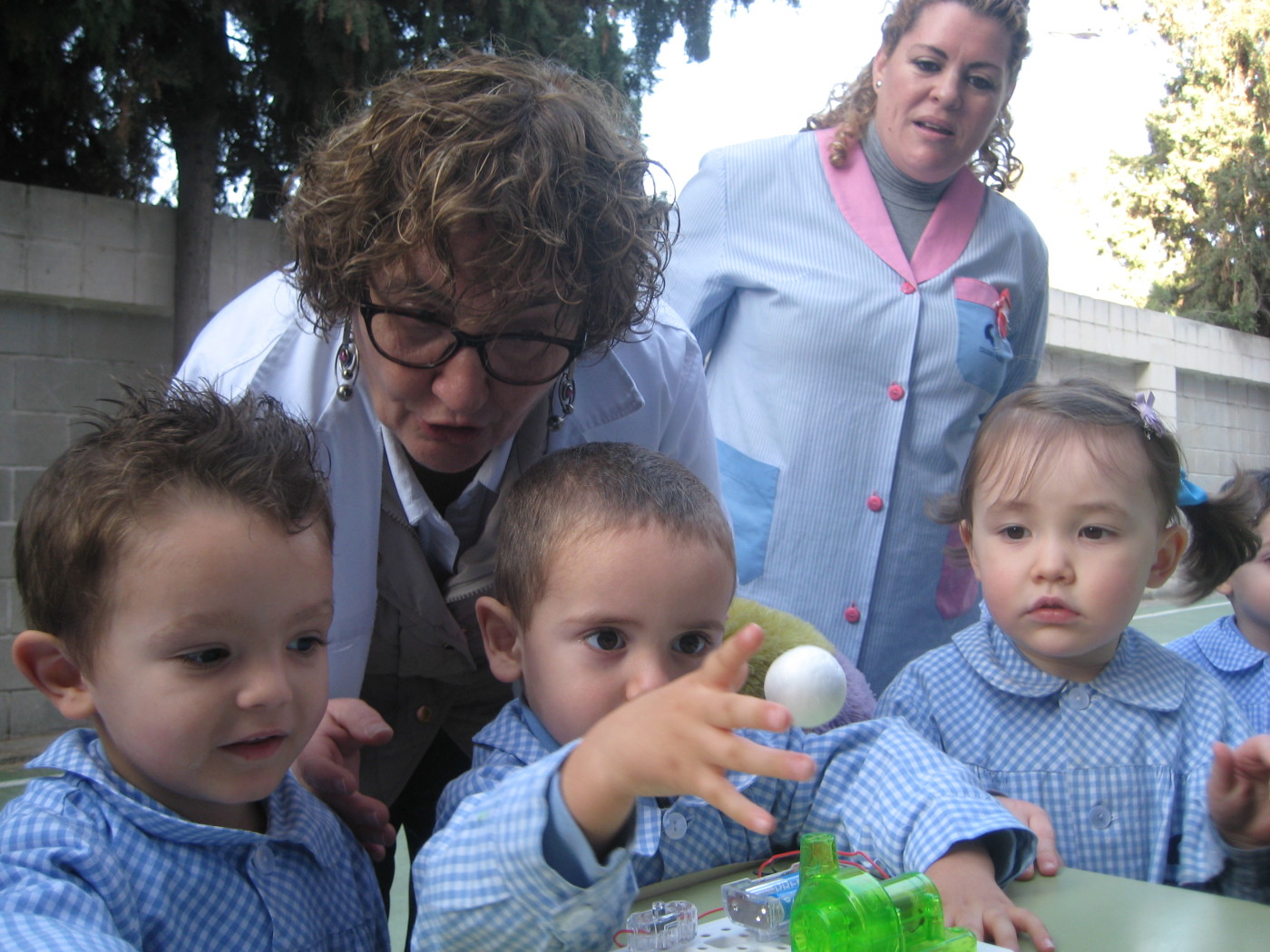Alumnos de 4º ESO y 1º Bachiller realizan el Proyecto Menuda Ciencia
