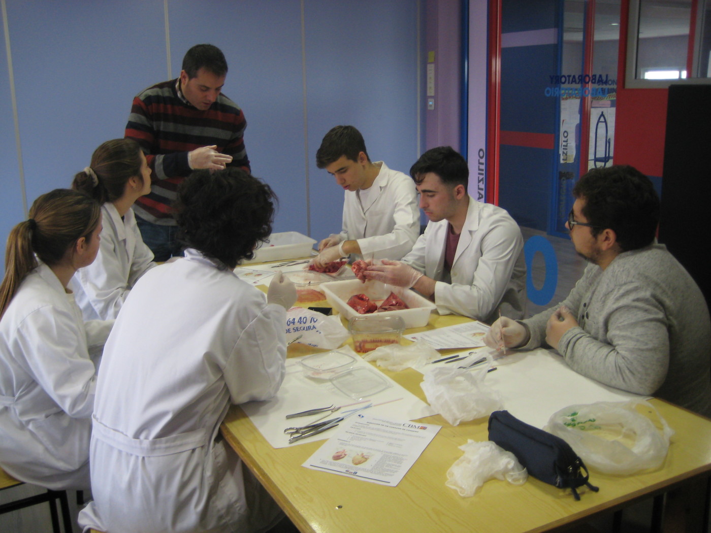 Práctica de Biología con los alumnos de 1.º de Bachillerato