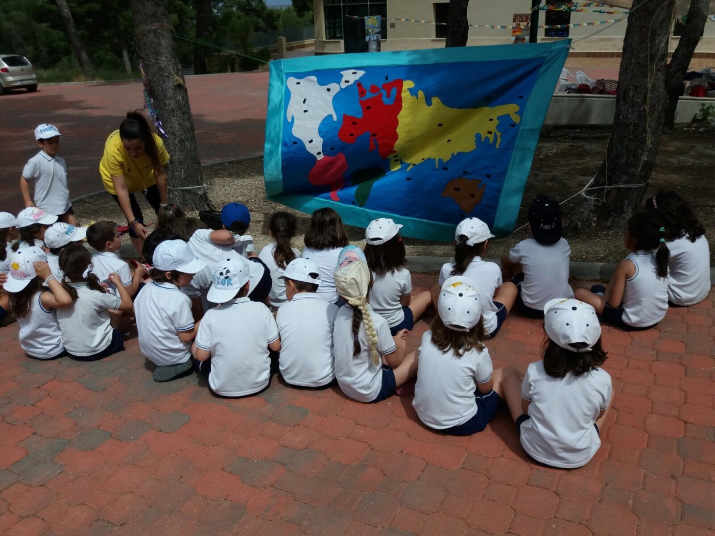 Los alumnos de 3.º de Infantil realizan su particular viaje alrededor del mundo