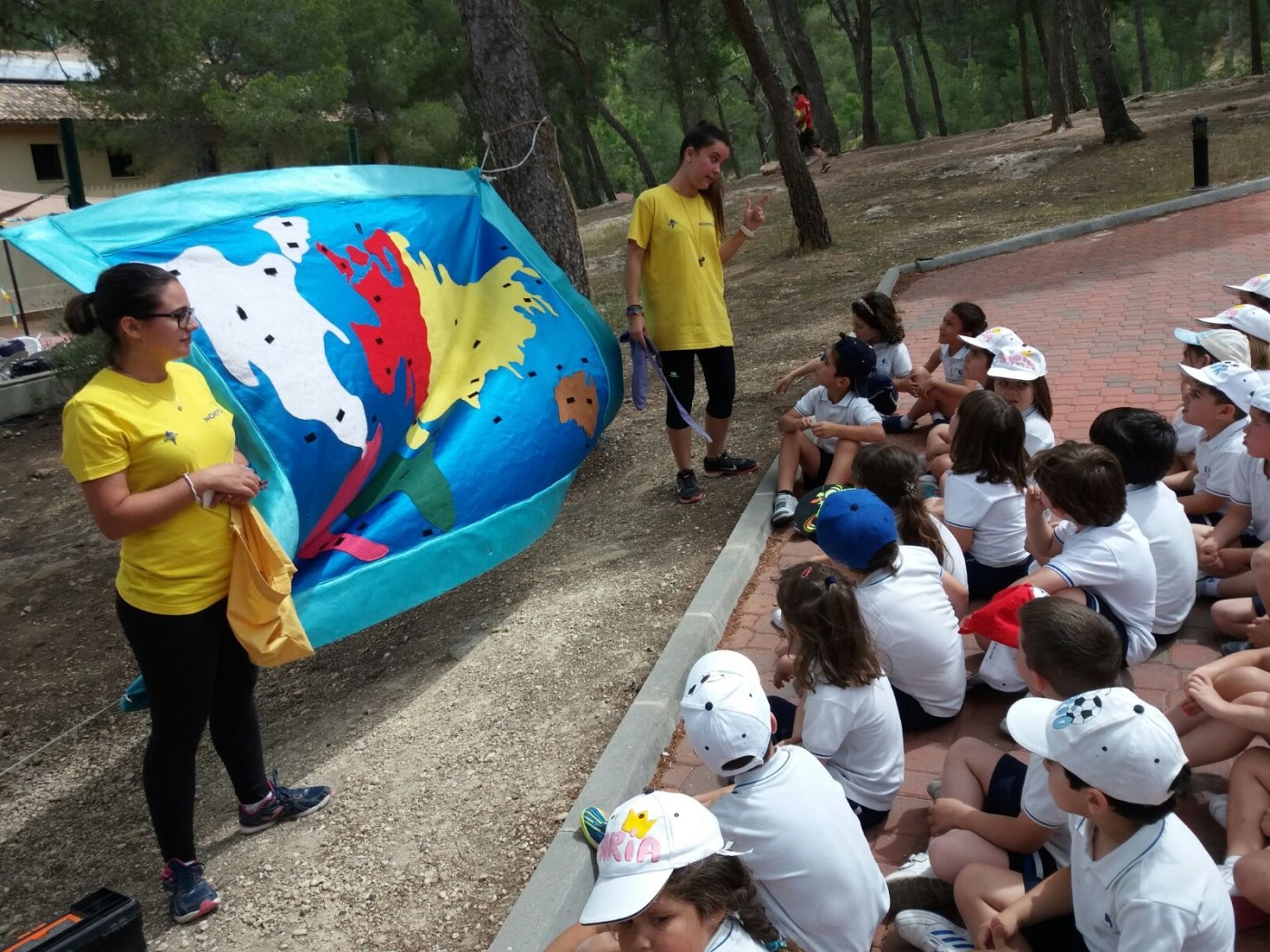 Los alumnos de 3.º de Infantil realizan su particular viaje alrededor del mundo